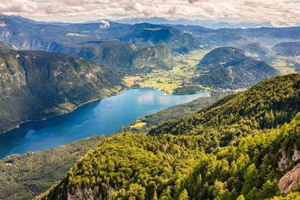 Utsikt över Bohinj-sjön från Vogel