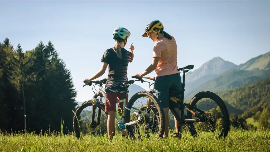 Jóvenes motoristas en Eslovenia