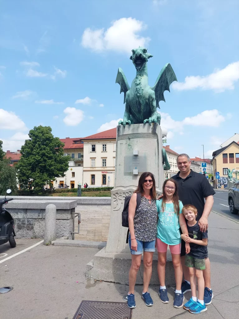 Familjen vid drakbron
